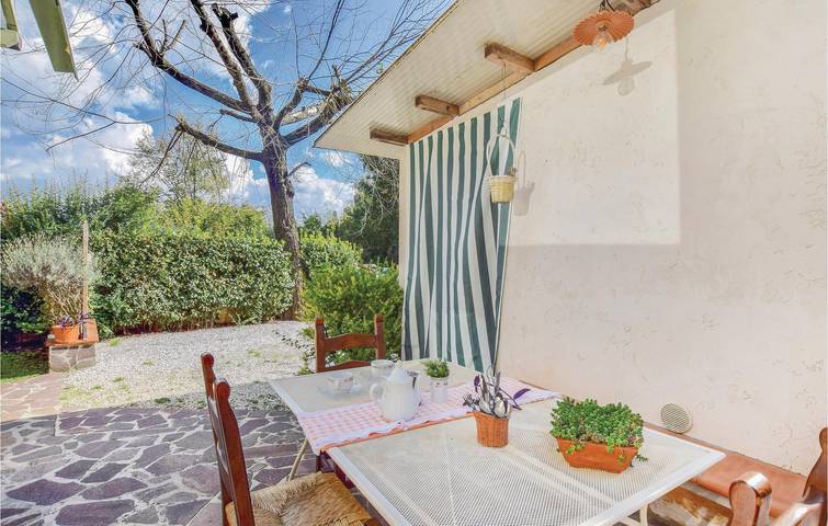 Charmant appartement de jardin avec parking et Internet par Camaiore in Camaiore, Riviera Italienne