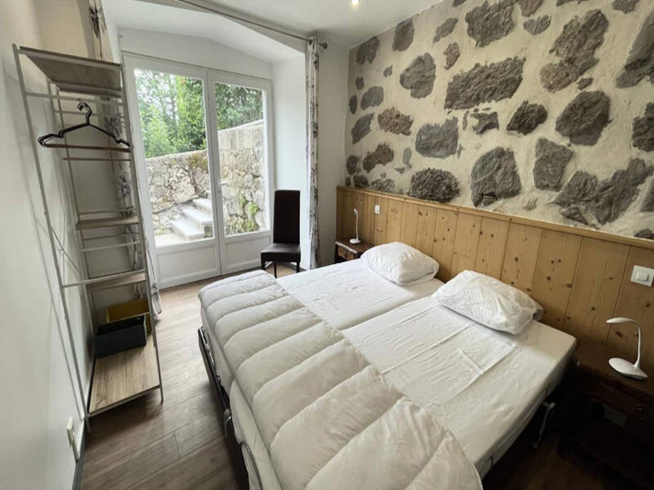 Entire apartment, House in Chambeuil near Lioran Ski Slopes in Laveissière, Volcans d'Auvergne Regional Nature Park