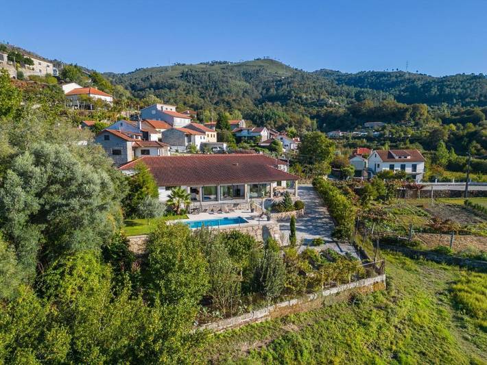 Casa rural para 11 personas, con jardín además de piscina y vistas, Familias con niños en Ponte da Barca - 2