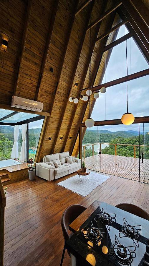 Casas e apartamentos de temporada para 4 pessoas, com piscina e vista para o lago e ainda vista and jardim, com animais de estimação em Nazaré Paulista