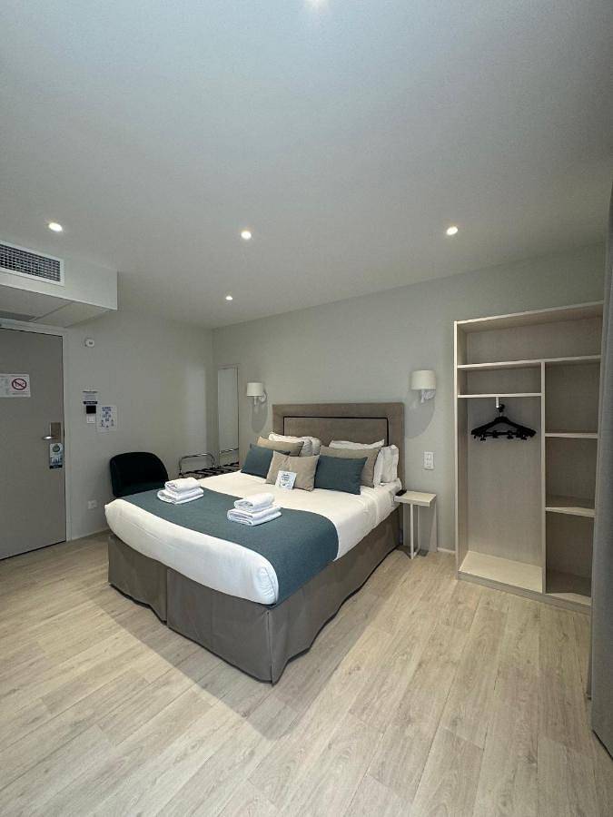 Kyriad Saumur Hyper Centre Hôtel, Appartements, Séminaires et Spa soins Sothys Paris in Saumur, Vallée de la Loire