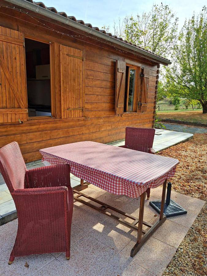 Gîte pour 2 personnes, avec jardin ainsi que piscine et vue à Plazac - 2