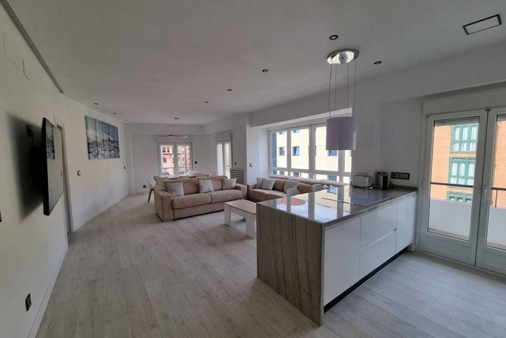 Ganze Wohnung, Ferienwohnung für 8 Personen in Distrito Centro (Gijón), Gijón