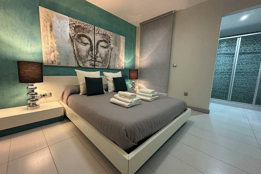 Entire apartment, Pink Apartment Marina Botafoch Ibiza in Talamanca, Ibiza (Municipality)