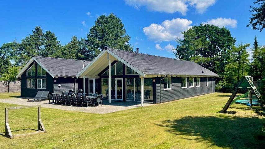 Ferieudlejning for 18 personer, med sauna i Liseleje