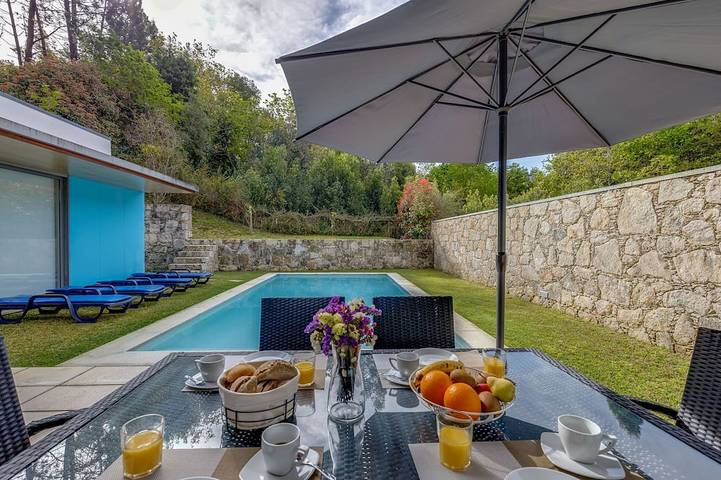 Location de vacances pour 6 personnes, avec terrasse et jardin dans Venade