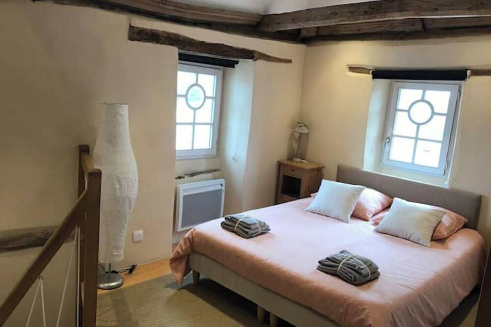 Entire apartment, Appartement Duplex de Charme Le Grenier de la Tour in Tréguier, Pink Granite Coast