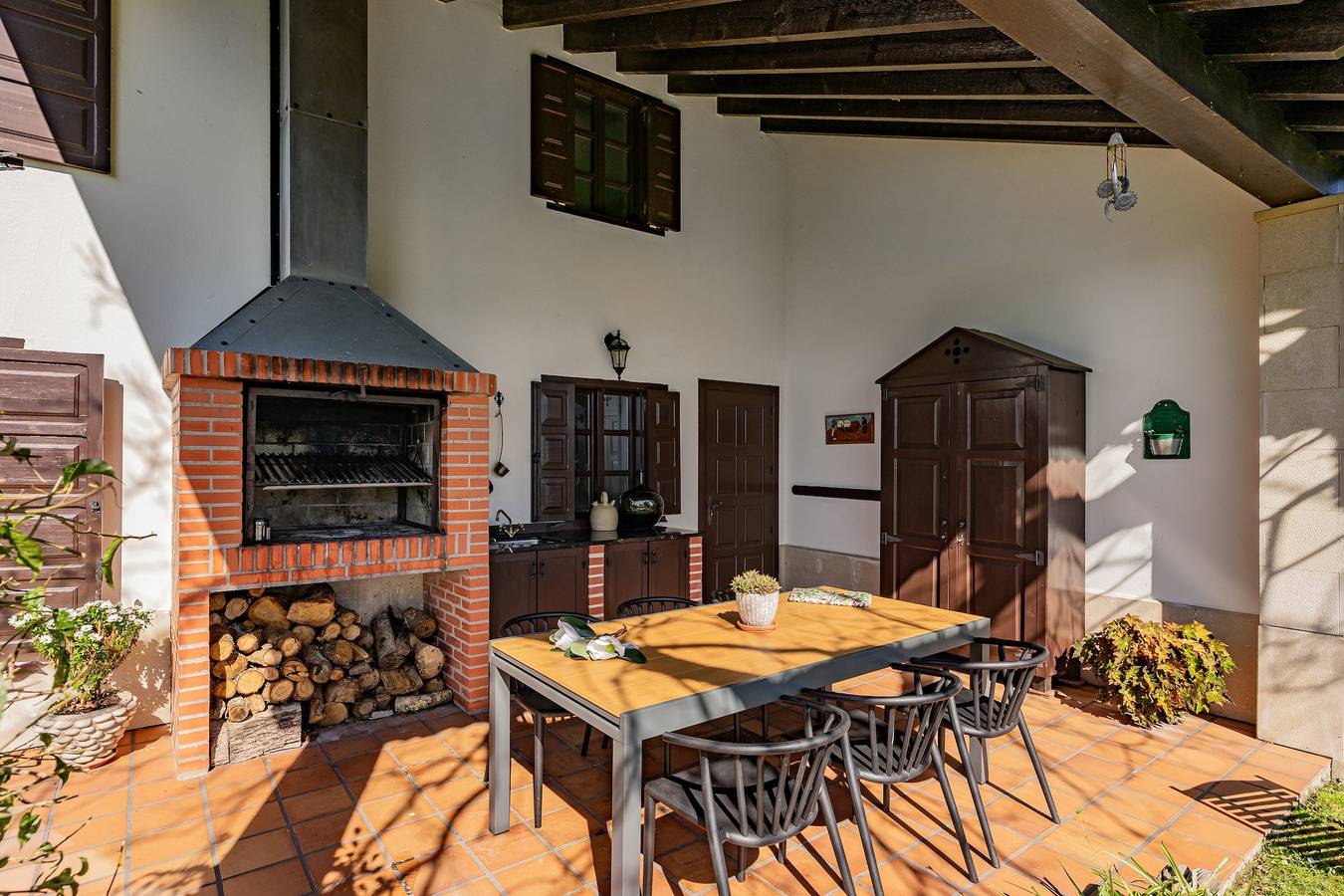 Country House 'El Llagar De Naveda' with Mountain View, Private Terrace and Wi-Fi in Cabranes, Costa Verde (Spain)
