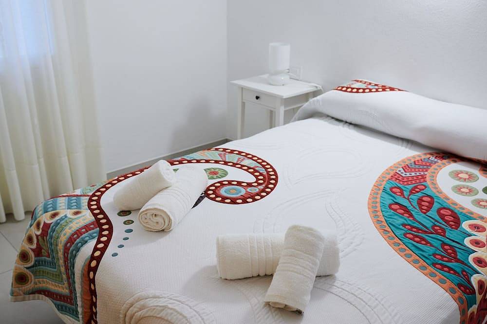 Entire apartment, Very cozy apartment, near the sea, in a very quiet area Menorca. in Cala Blanca, Ciutadella