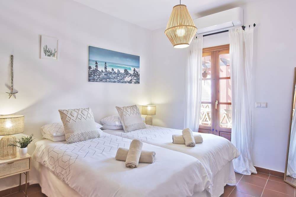 Beachfront Escape 3 Bed House - Stunning Sea Views in Carib Playa, Marbella