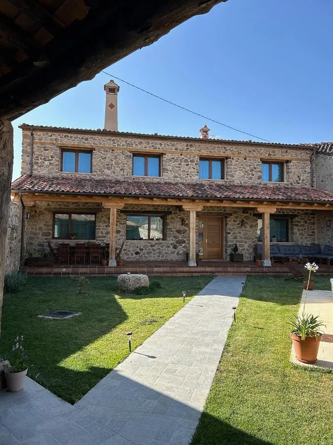 Casa rural para 12 personas, con piscina además de jardín y vistas - 1