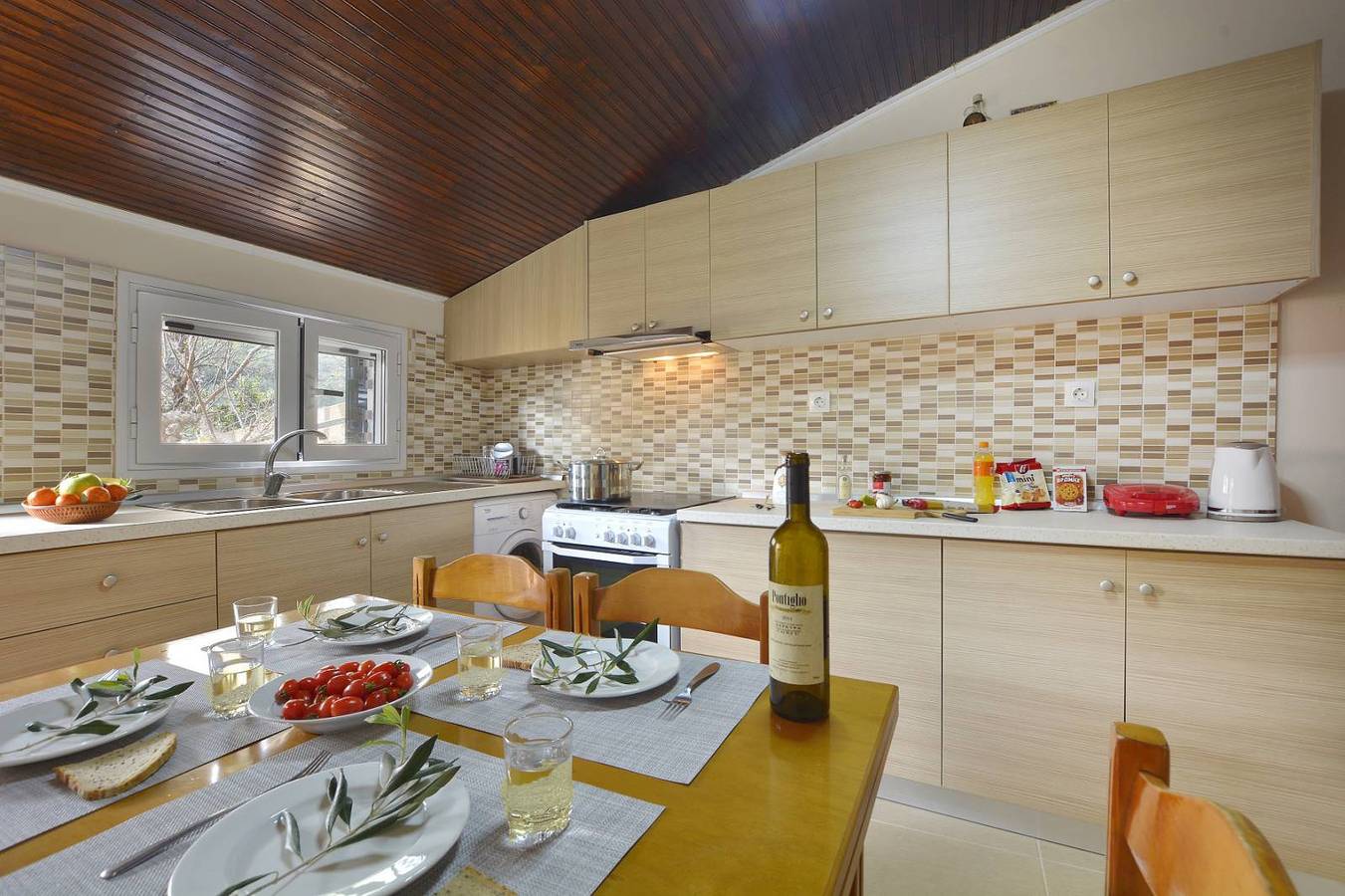 Holiday Home 'Erietas' with Mountain View, Wi-Fi and Air Conditioning in Corfu