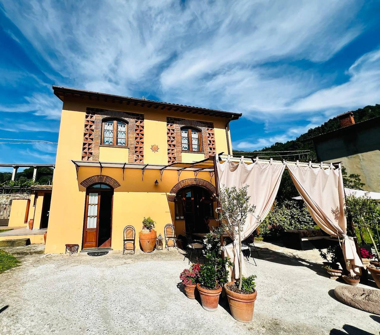 Ferienhaus 'Aia Sole' mit eigenem Pool in Massarosa, Italienische Riviera