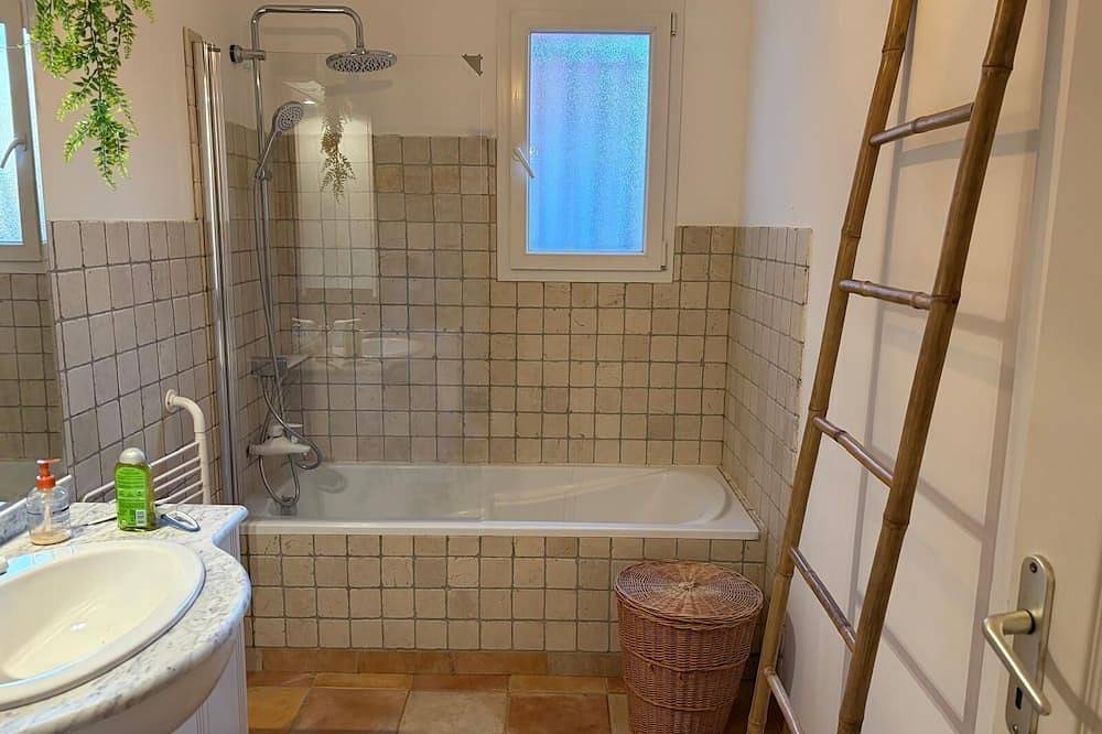 Ganze Wohnung, Discover a true haven of peace for your vacations 🌿 in Sillans-la-Cascade, Brignoles Region