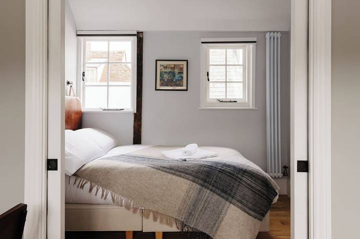 Jestico's, stylish 5 starlux, Very Centrally located, Historical  1 Foc Parking in Kent