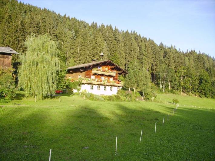 Ferienwohnung für 2 Personen, mit Balkon und Terrasse sowie Garten und Ausblick in Pfarrwerfen