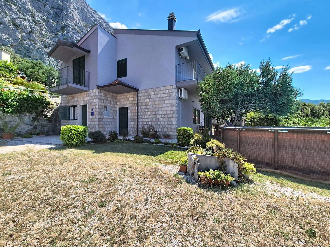 Ferienhaus Selak * großer Garten, Terrasse, Meerblick, Wlan in Makarska, Makarska Riviera