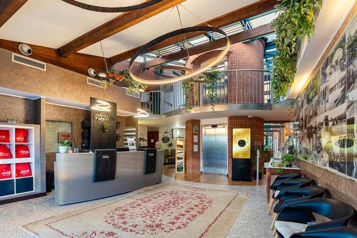 Hôtel pour 2 personnes, avec jacuzzi et jardin ainsi que piscine et sauna