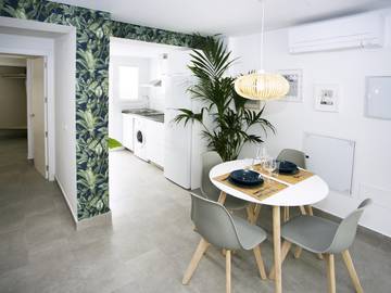 Holiday Apartment for 4 People in Torremolinos Centre, Torremolinos, Photo 2