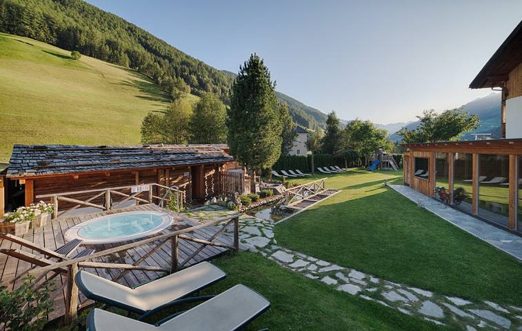 Baita per 4 persone, con Balcone e Idromassaggio nonché Giardino e Sauna a Valle Aurina
