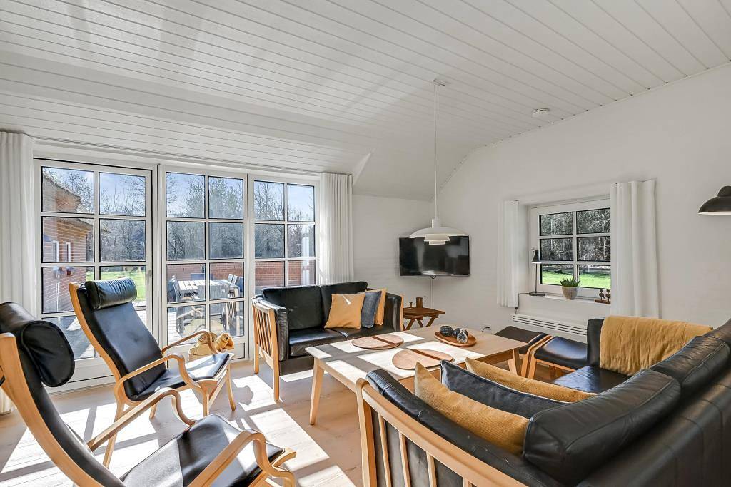 Quietly located pool house for 8 people on the Danish west coast in Vester Husby, Husby