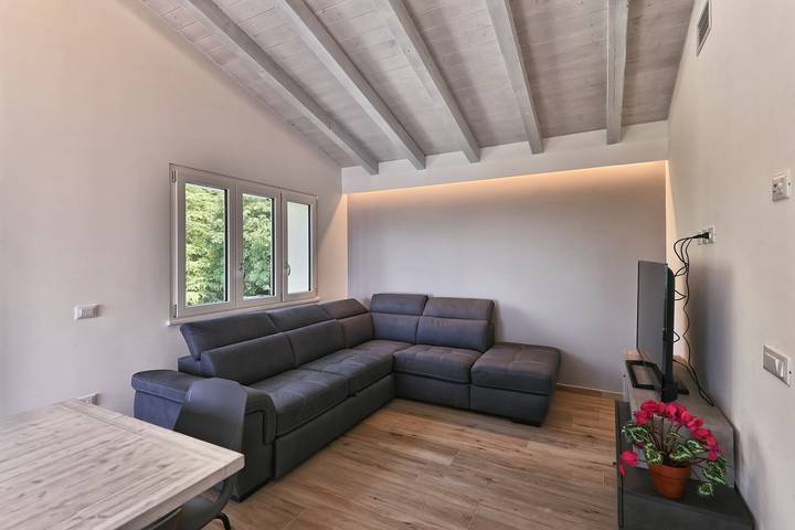 Ferienhaus für 12 Personen, mit Garten und Terrasse sowie Seeblick, mit Haustier in Gardasee-Lombardei - 2