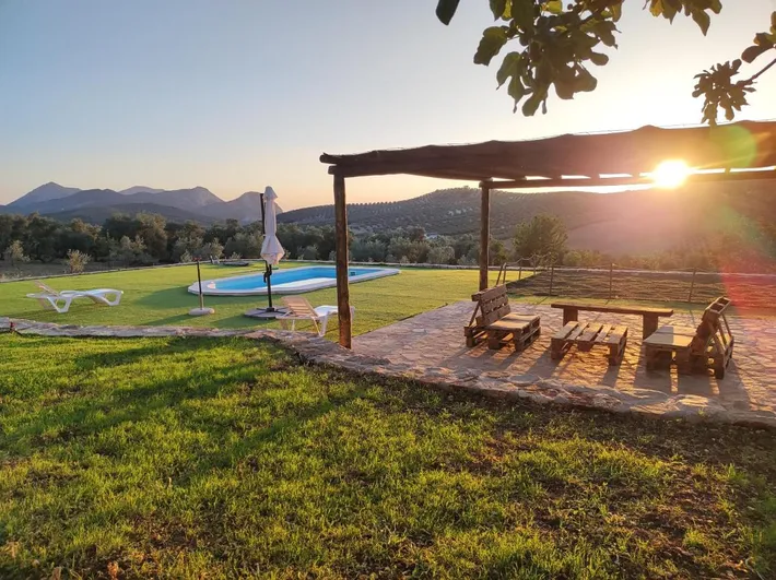 Casa de vacaciones para 18 personas, con vistas y terraza además de jardín y piscina, Se admiten mascotas - 1