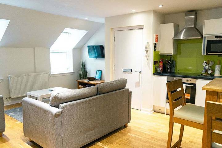 Last minute apartment for 5 people in Edinburgh