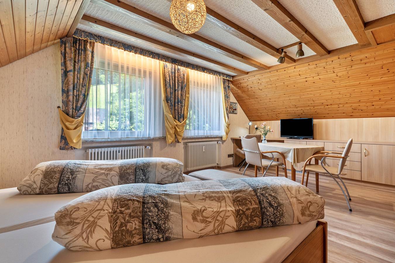 Ganze Wohnung, Ferienwohnung 'Doppelzimmer 4' mit Bergblick und Wi-Fi in Bad Peterstal-Griesbach, Mittlerer Schwarzwald