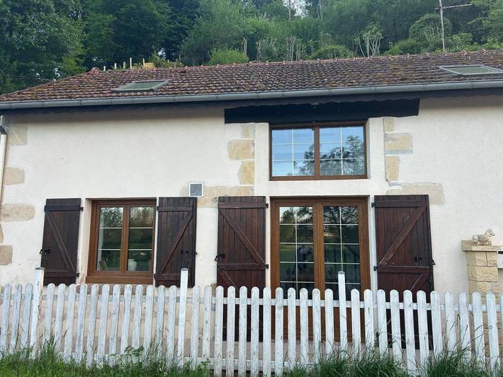 Location de vacances pour 7 personnes, avec Terrasse ainsi que Jardin et Vue à Urzy