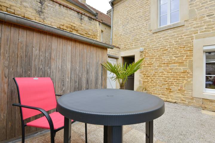 Ferienhaus für 2 Personen mit Terrasse in Douvres-la-Délivrande, Caen und Umgebung
