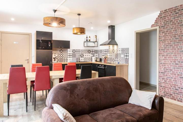 Appartement de vacances pour 5 personnes, avec piscine ainsi que jardin et vue, adapté aux familles