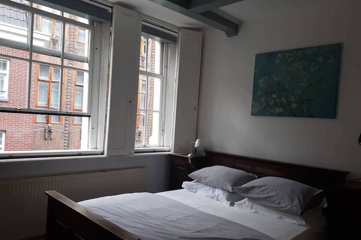 Ganze Wohnung, Kapitänshaus; 2 Schlafzimmer Wohnung, geräumig, sauber, zentral gelegen in Holländische Küste