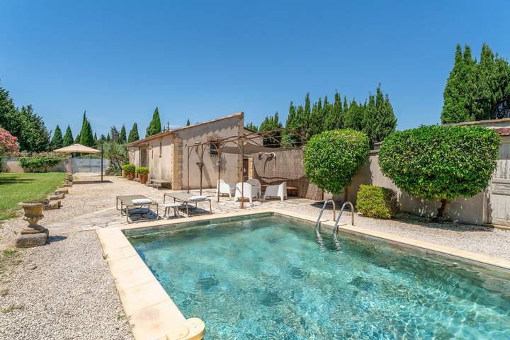 Location de vacances pour 8 personnes, avec Jardin dans Saint-Étienne-du-Grès, Région d'Arles
