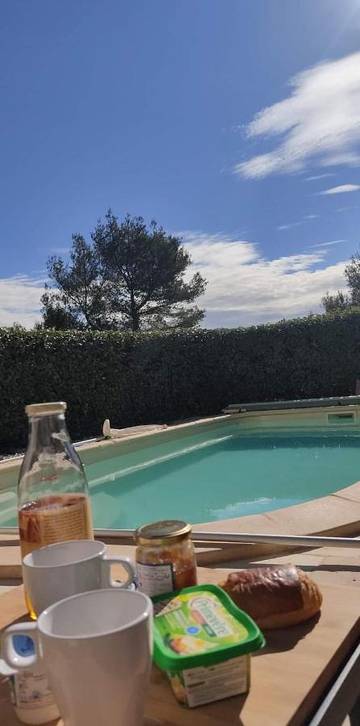 Cottage pour 6 personnes, avec vue ainsi que piscine et jardin à Sillans-la-Cascade