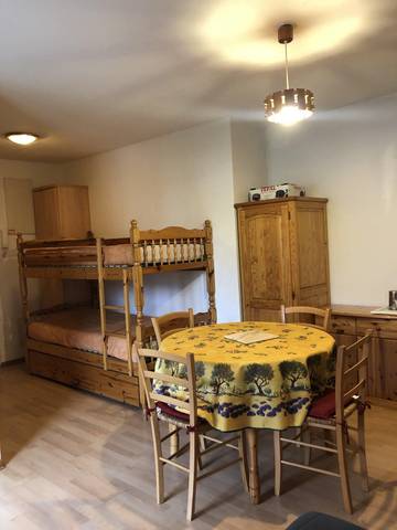 Gîte pour 5 personnes, avec balcon à Enchastrayes