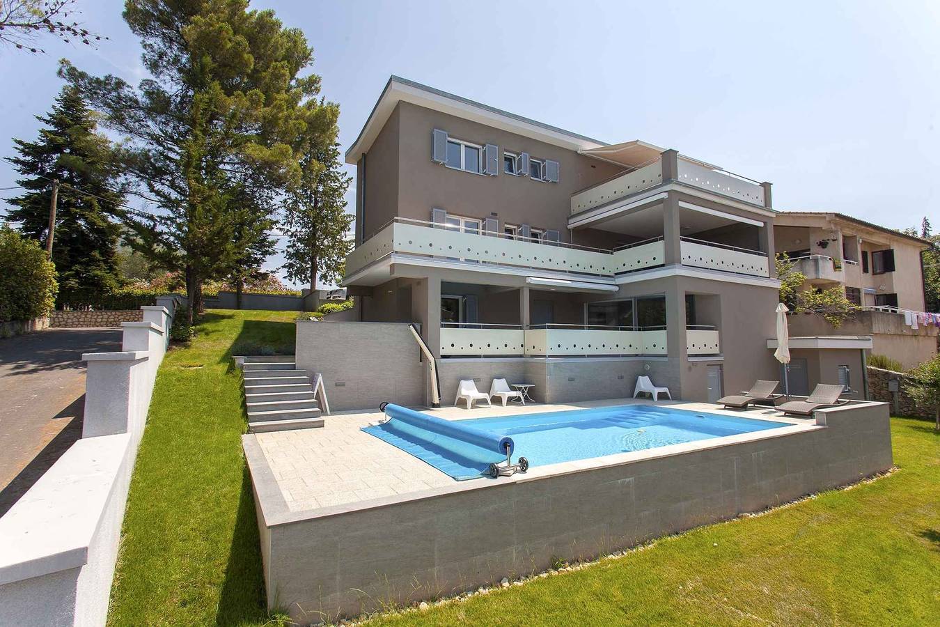 Ganze Ferienwohnung, Ferienwohnung mit Klimaanlage und Pool, 200 m vom Strand entfernt  in Malinska-Dubašnica, Krk