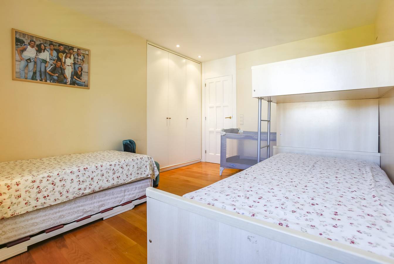 A solo 10 minutos de Sitges, casa con jardín y piscina privados in San Pedro de Ribas, Garraf