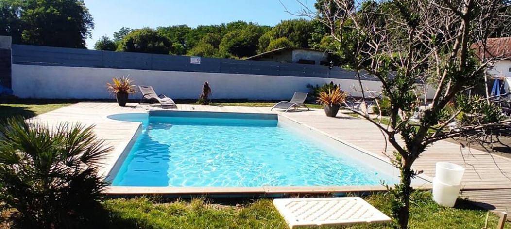 Location de vacances pour 7 personnes, avec vue ainsi que jardin et piscine à Seyresse - 2