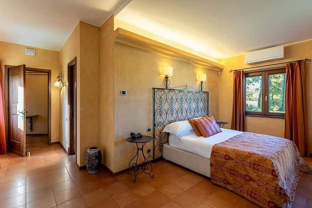 Four bedroom lakeside villa in Lesa, Lago Maggiore (Piemont)