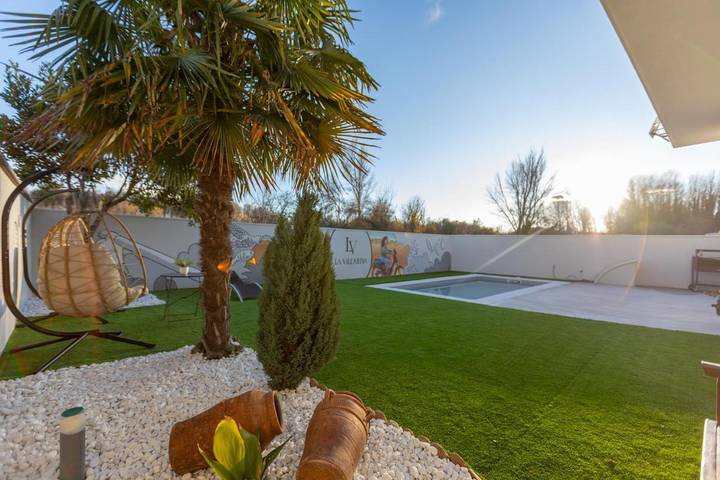 Casa de vacaciones para 15 personas, con vistas además de jardín y piscina - 1