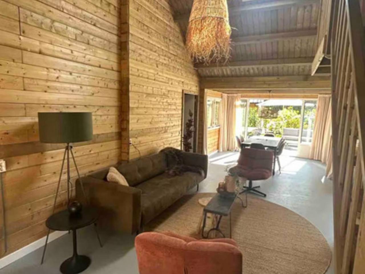 Sfeervol ingericht houten huis met hottub in bos in Soesterberg, Provincie Utrecht