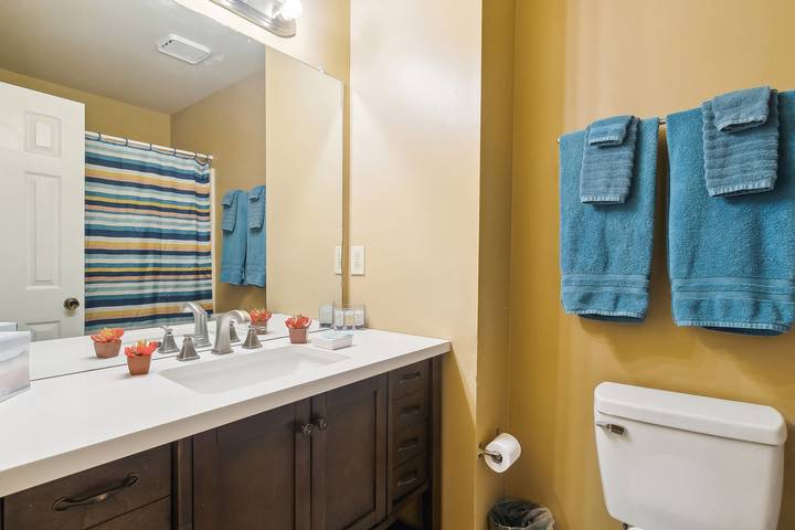 Entire vacation apartment, Charming 2-Bedroom Condo in Huntsville with Private Entrance in Huntsville, Madison County (AL)