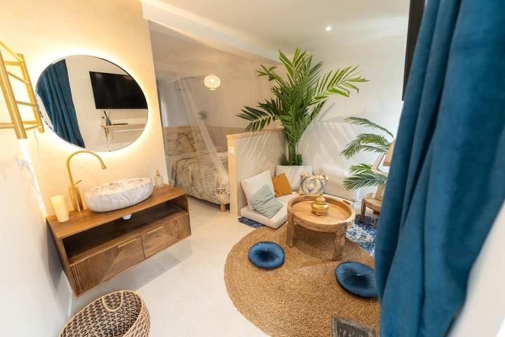 Gîte pour 2 personnes, avec jacuzzi dans Plage Magnan