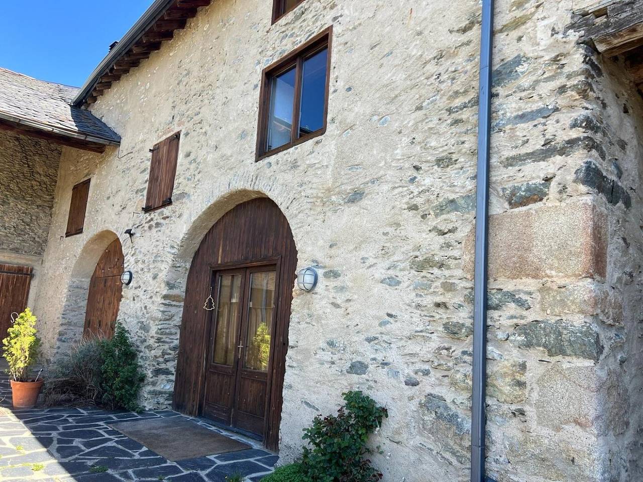 House 3 Bed S. Xviii Farmhouse, Fireplace, Garden & Bbq in Palau-de-Cerdagne, Prades region