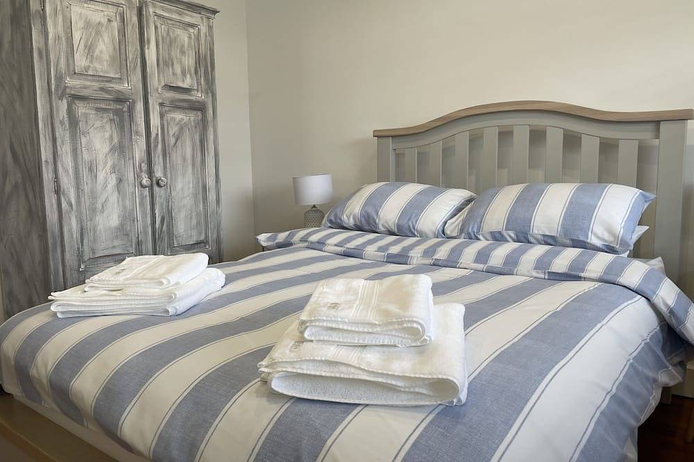 Stunning House Overlooking Nature Reserve in Hayling Island, Havant