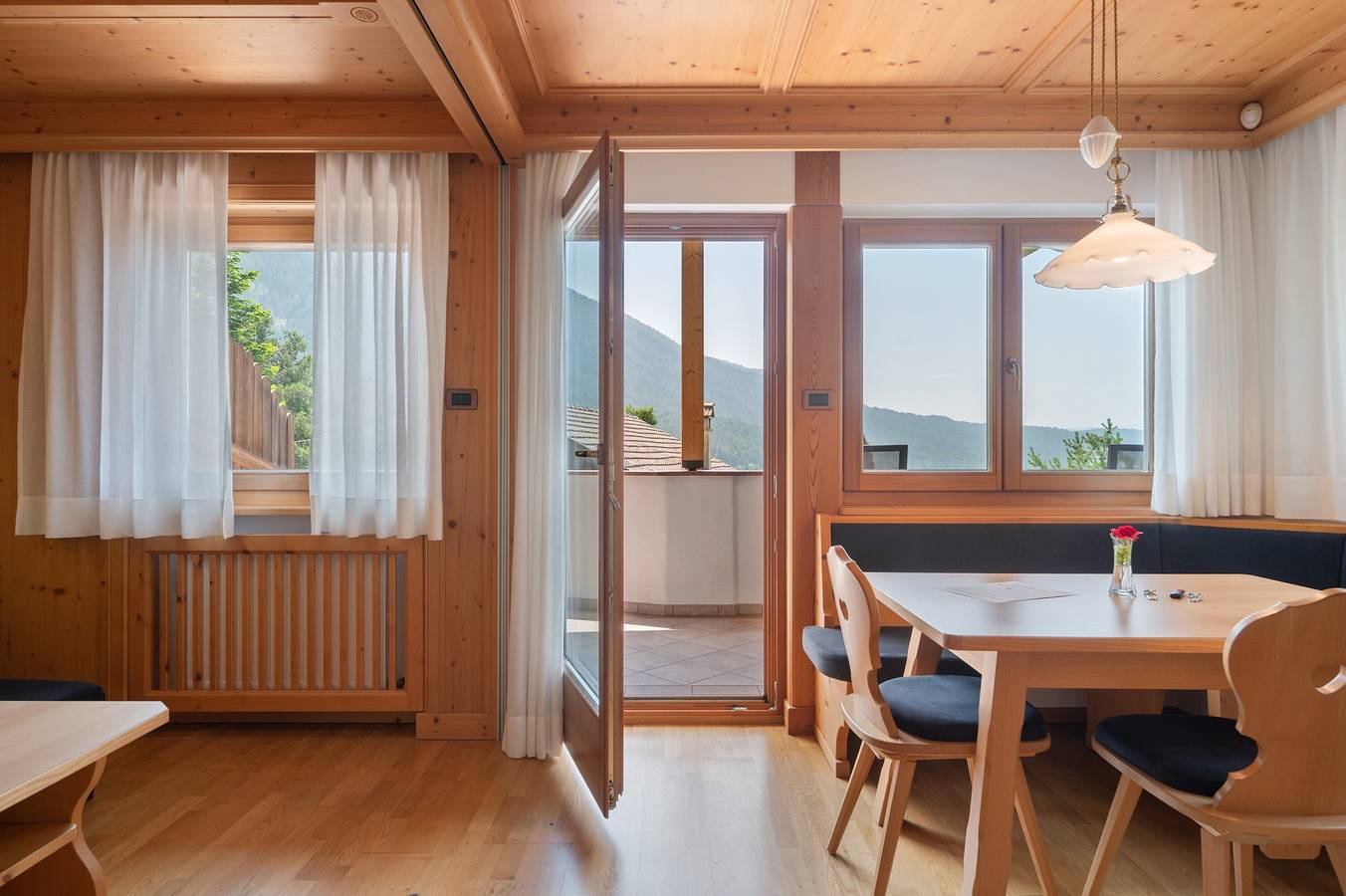 Ganze Wohnung, Ferienwohnung 'Villa Nussbaumer B' mit Bergblick, privater Terrasse und Wi-Fi in Seis am Schlern, Kastelruth