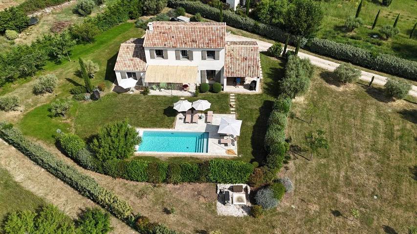 Villa pour 9 personnes, avec Balcon et Terrasse ainsi que Jardin et Piscine à Lacoste