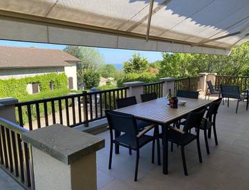 Gîte pour 6 personnes, avec jardin et terrasse à Cenves
