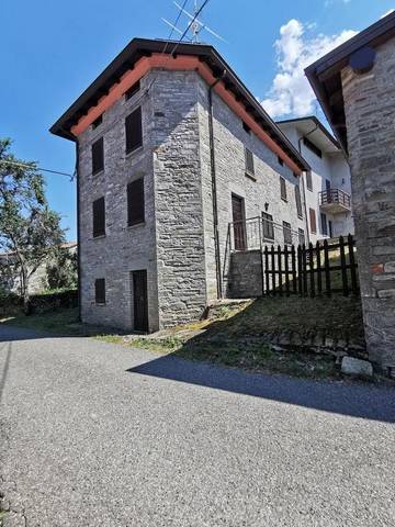 Location de vacances pour 6 personnes, avec terrasse et vue à Bettola